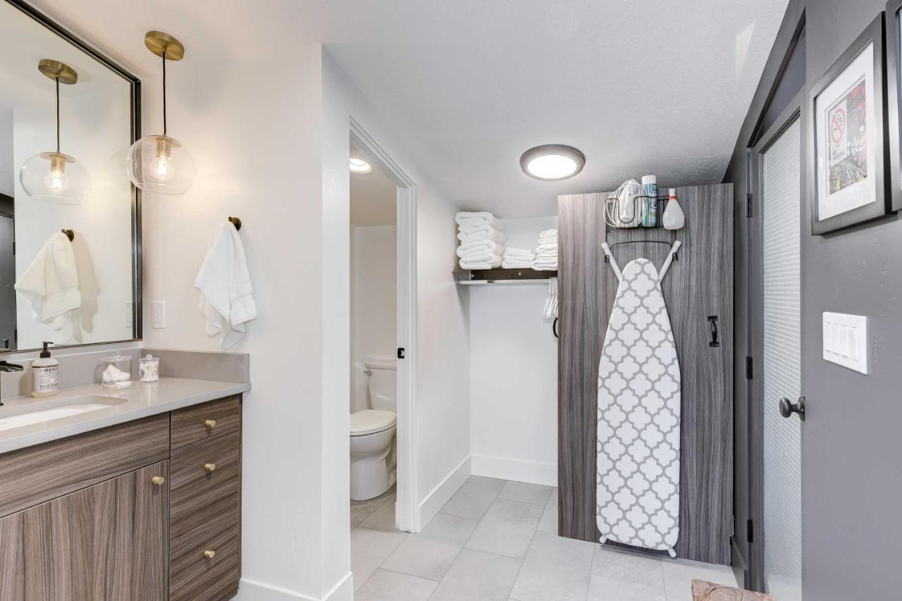 Stylish And Modern Boise Studio With Foothills Views! Bagian luar foto